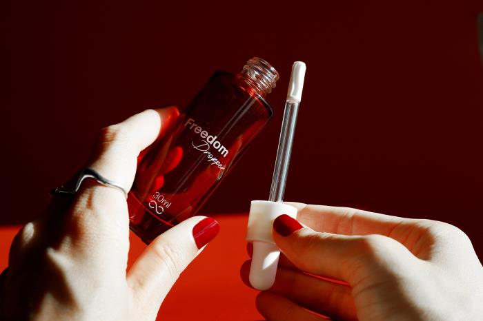 Drop ’n’ roll! The rolling dropper for cool cosmeceuticals